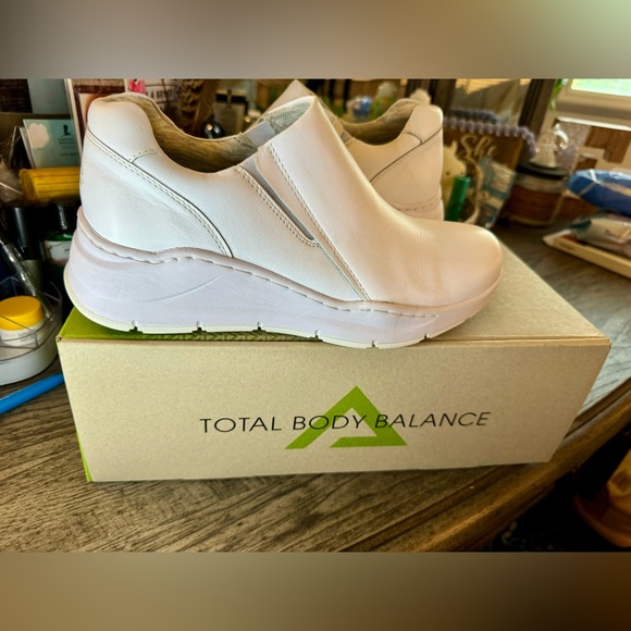 Brand New Align Luna Shoes - Picture 1 of 8